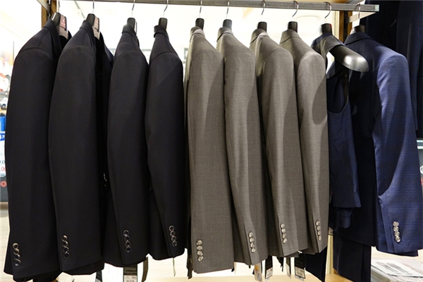 梦见去商店看衣服什么意思